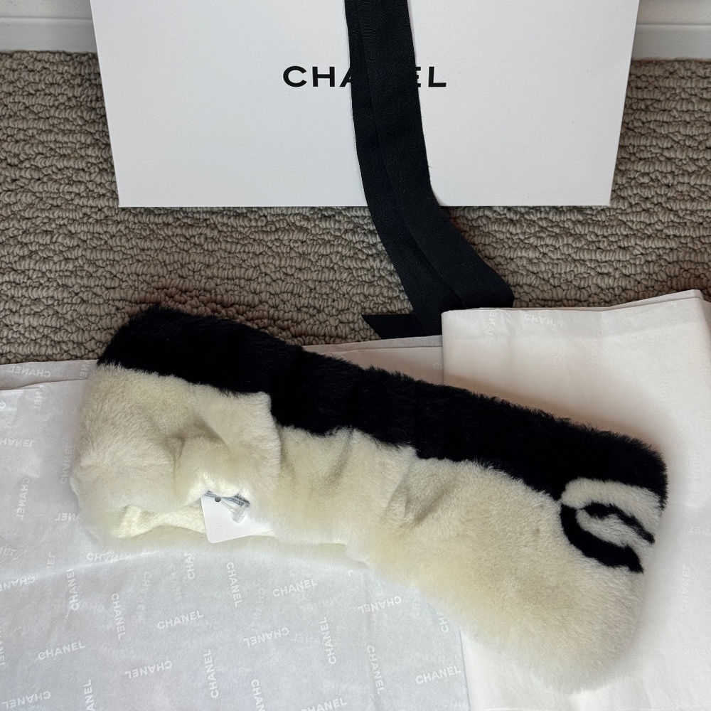 NWT Chanel Shearling Headband - Picture 2 of 14